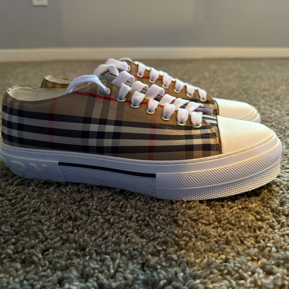 Burberry men size 11 brand new